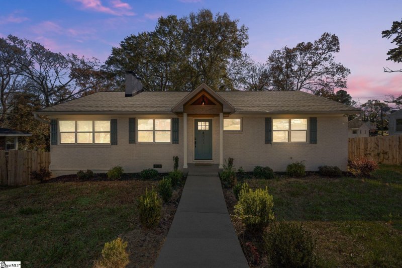 Property image 2 at 311 Crestfield Road, Greenville, SC 29605