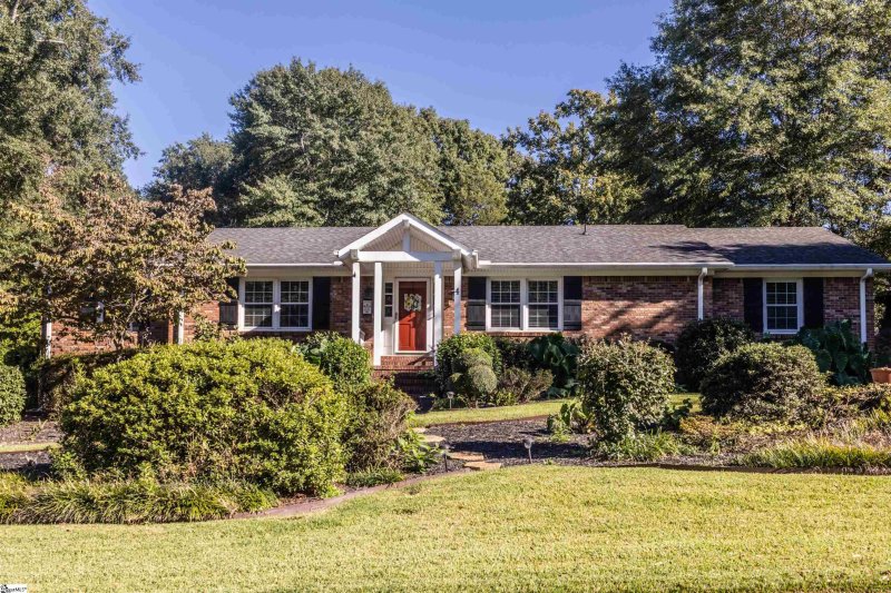 Property image 2 at 4 Boxthorne Court, Greenville, SC 29615