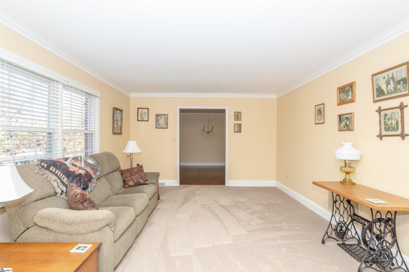 Property image 5 at 4 Boxthorne Court, Greenville, SC 29615