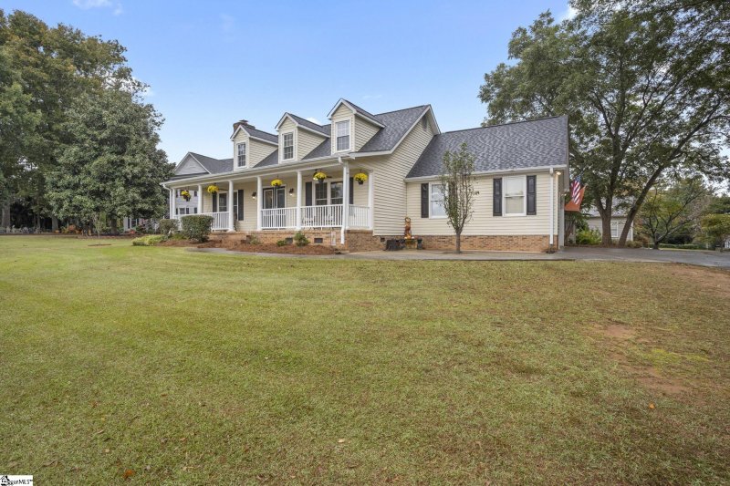 Property image 3 at 2 Clevington Court, Simpsonville, SC 29681