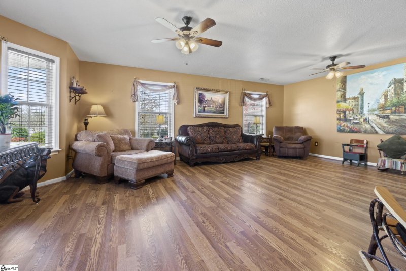 Property image 3 at 4 Viking Drive, Greer, SC 29651