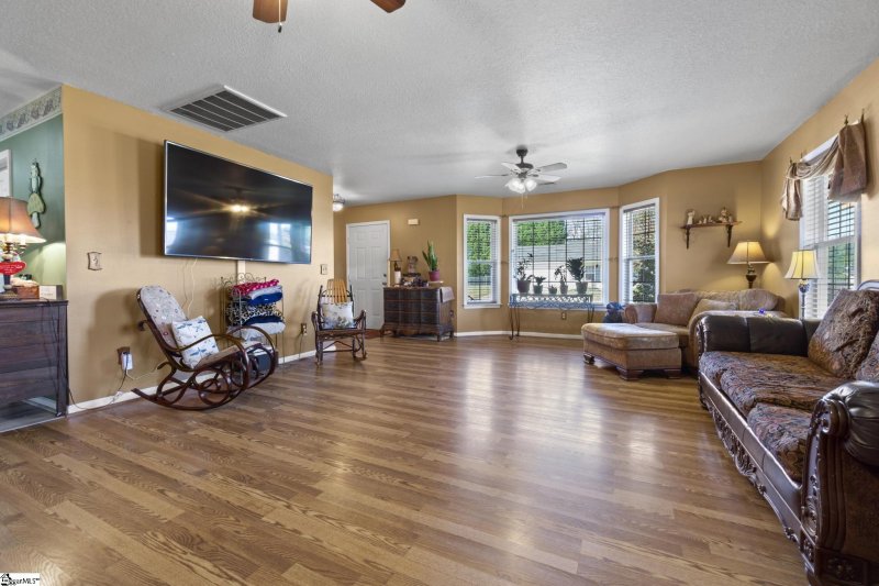 Property image 4 at 4 Viking Drive, Greer, SC 29651