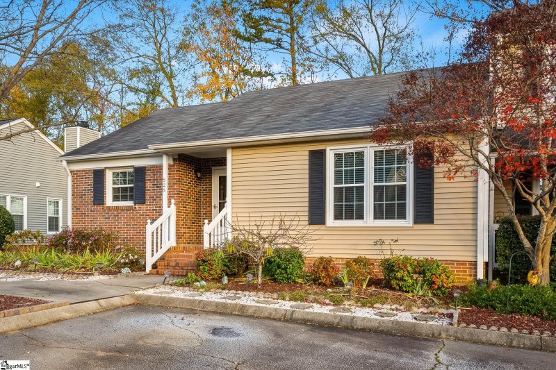 526 Wentworth Street