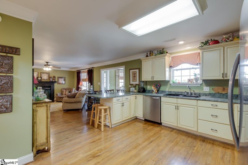 Property image 4 at 5 Wills Cap Court, Greer, SC 29651