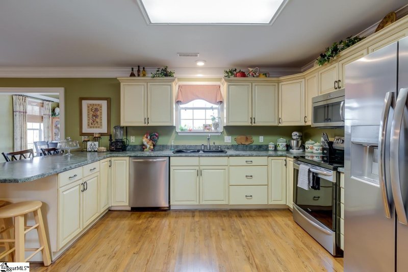 Property image 5 at 5 Wills Cap Court, Greer, SC 29651