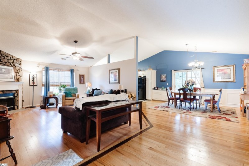 Property image 4 at 425 Lily Pond Lane, Taylors, SC 29687