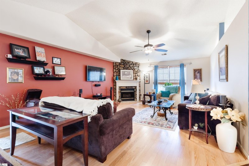 Property image 5 at 425 Lily Pond Lane, Taylors, SC 29687