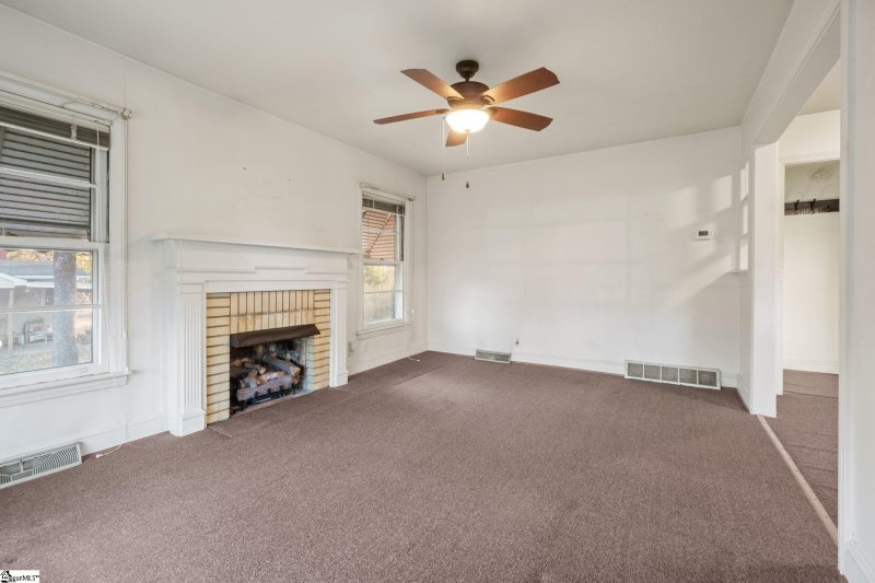 Property image 3 at 2 Tiffany Drive, Taylors, SC 29687