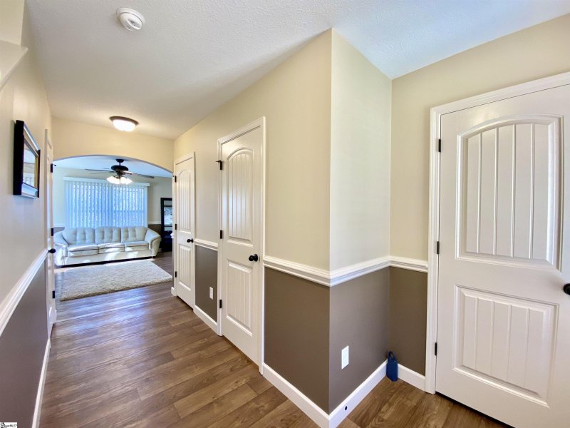 Property image 4 at 631 Chastine Drive, Spartanburg, SC 29301