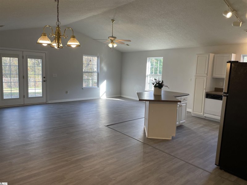 Property image 3 at 20 Bobber Court, Taylors, SC 29687