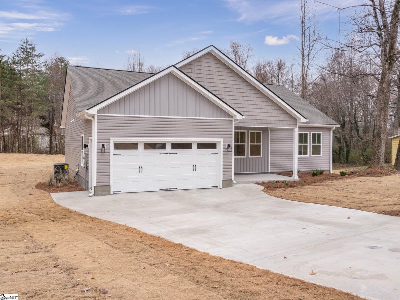 Property image 2 at 336 Old Rutherford Road, Taylors, SC 29651