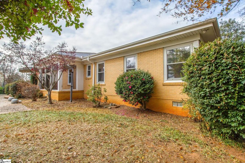 Property image 2 at 122 Bradley Boulevard, Greenville, SC 29609