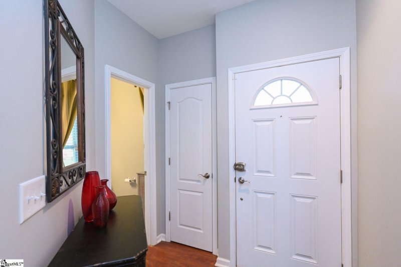 Property image 2 at 204 Cedar Crossing Lane, Greenville, SC 29615