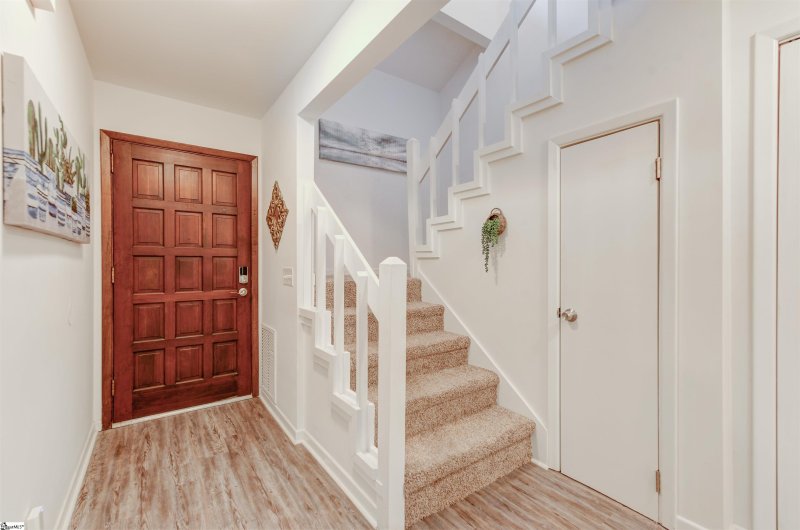 Property image 2 at 5 Creekside Way, Greenville, SC 29609