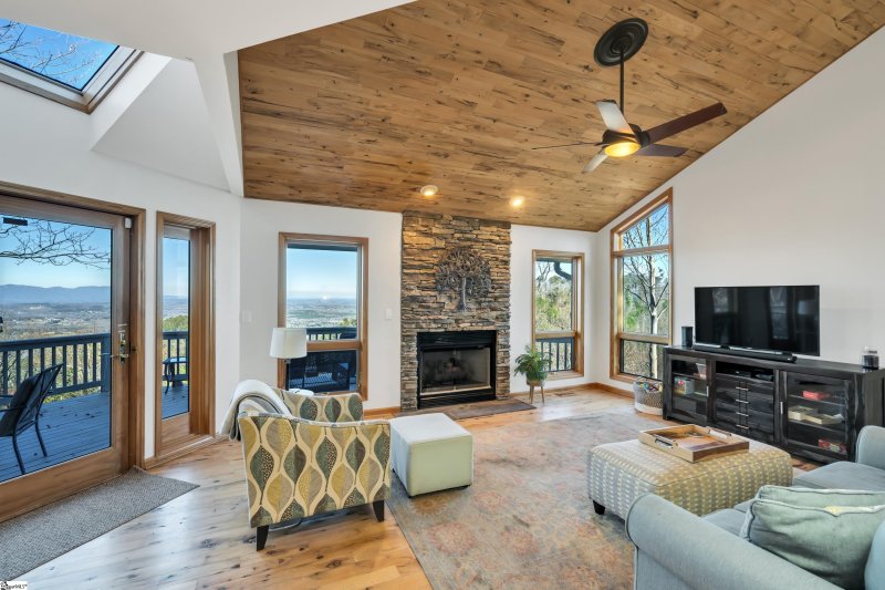 Property image 3 at 11 Old Altamont Ridge Road, Greenville, SC 29609