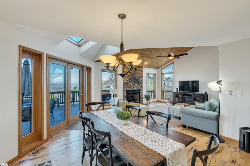 Property image 4 at 11 Old Altamont Ridge Road, Greenville, SC 29609