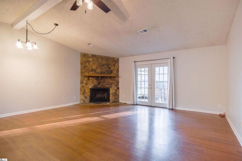 Property image 2 at 13 Charterhouse Avenue, Piedmont, SC 29673