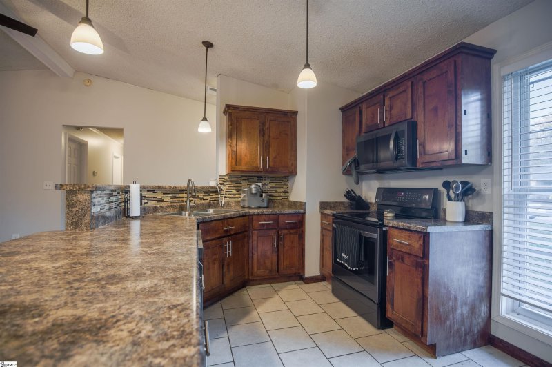 Property image 5 at 13 Charterhouse Avenue, Piedmont, SC 29673