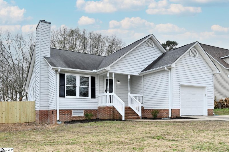 Property image 2 at 120 Charmar Way, Taylors, SC 29687