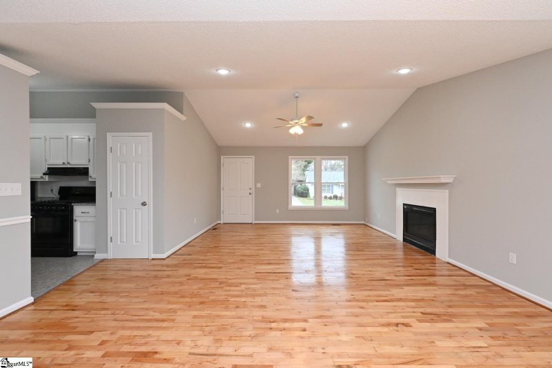 Property image 3 at 120 Charmar Way, Taylors, SC 29687