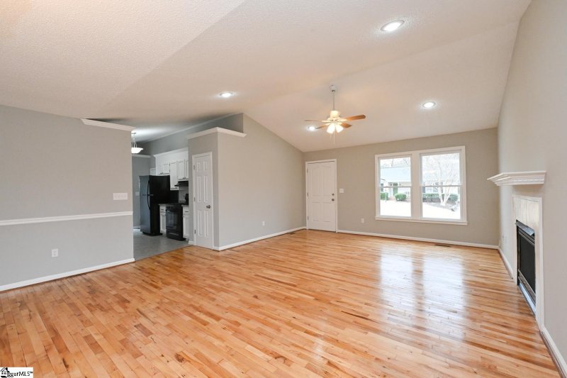 Property image 4 at 120 Charmar Way, Taylors, SC 29687