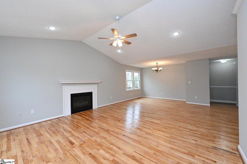 Property image 5 at 120 Charmar Way, Taylors, SC 29687