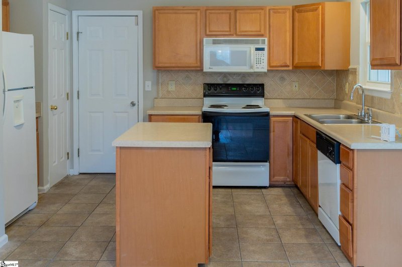 Property image 4 of 4 Laurelberry Lane in Laurel Meadows, Greenville, SC 29607
