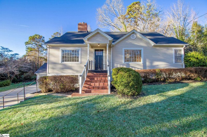 Property image 2 at 201 Augusta Street, Easley, SC 29640