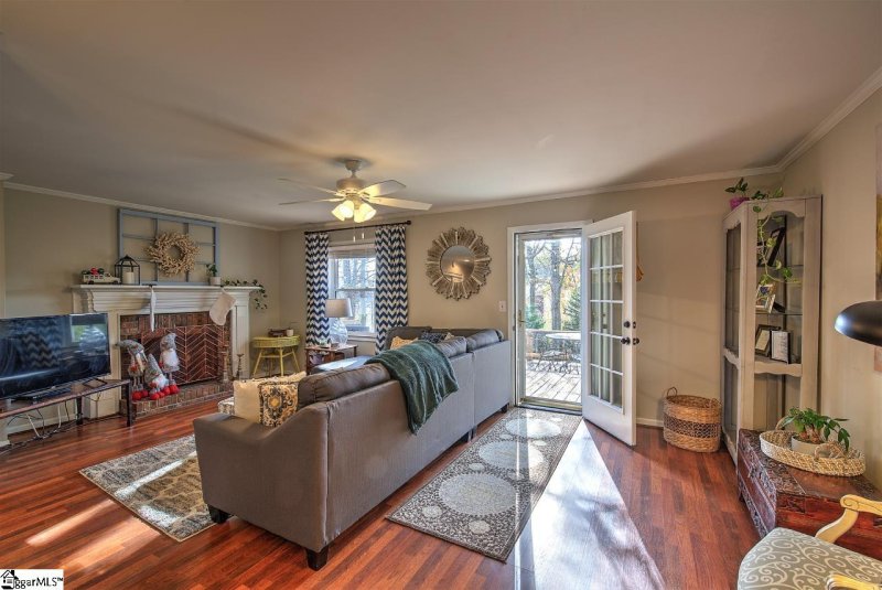 Property image 3 at 110 Village Court, Greer, SC 29651