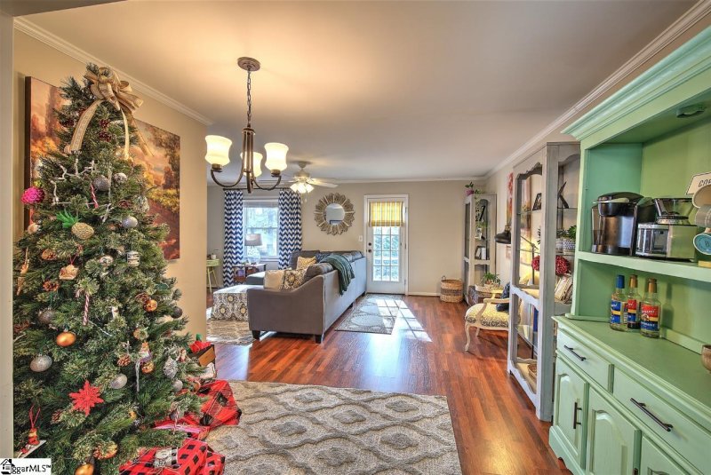 Property image 4 at 110 Village Court, Greer, SC 29651