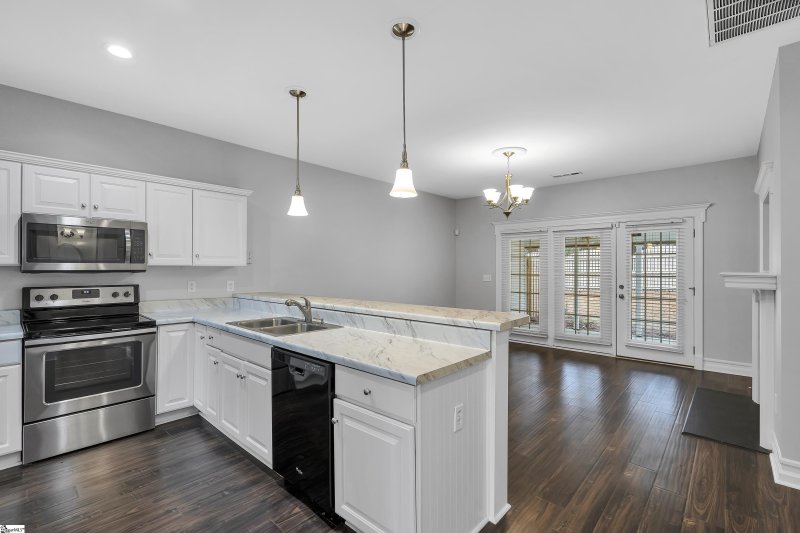 Property image 2 at 660 Ivybrooke Avenue, Greenville, SC 29615