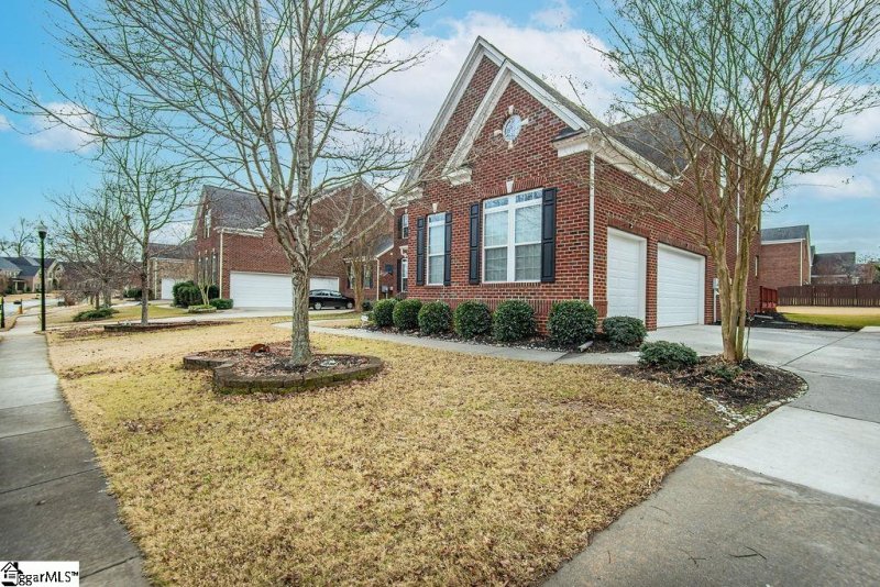 Property image 2 at 10 Ganibrille Court, Simpsonville, SC 29681