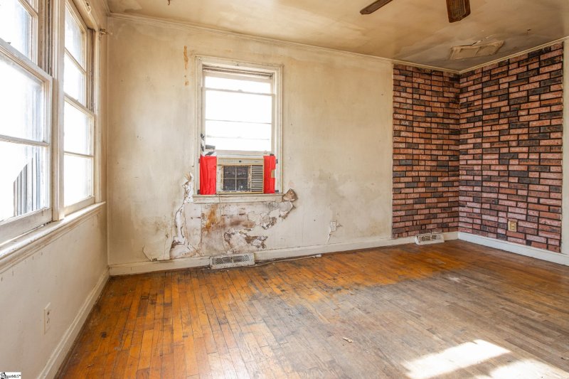 Property image 3 at 8 FAIRLANE Circle, Greenville, SC 29607