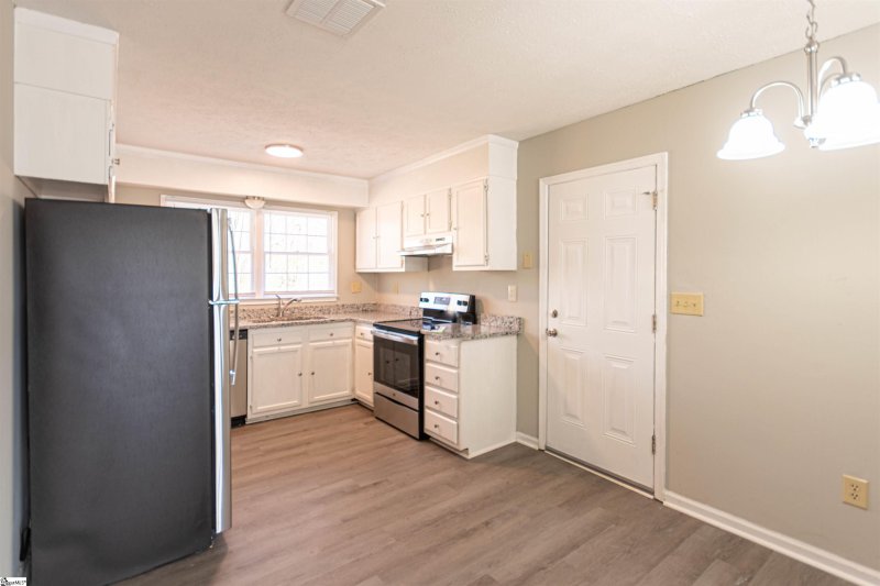 Property image 2 at 3 OAK HOLLOW Court, Greenville, SC 29662