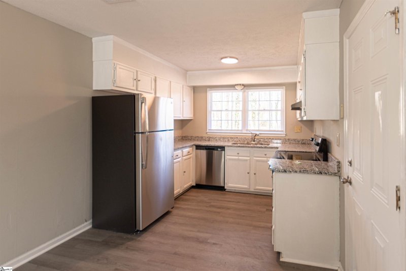 Property image 4 at 3 OAK HOLLOW Court, Greenville, SC 29662