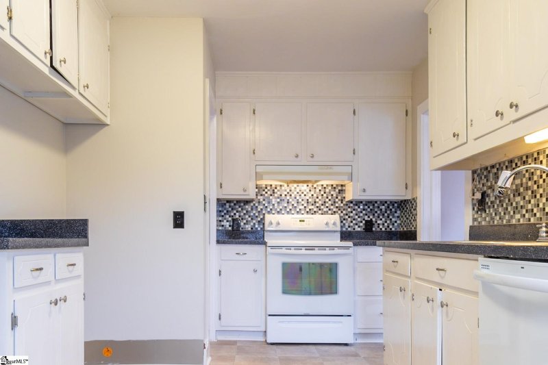 Property image 2 at 808 E Lee Road, Taylors, SC 29687