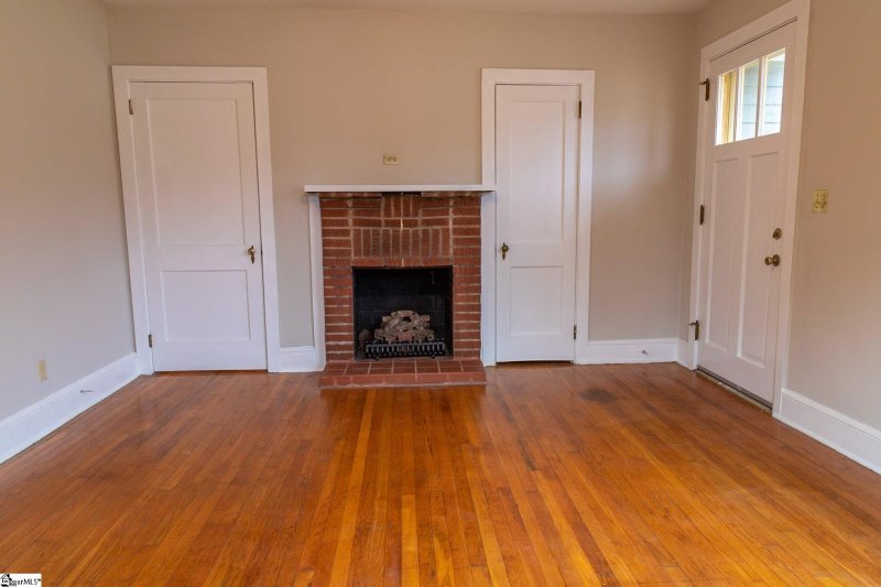 Property image 3 at 808 E Lee Road, Taylors, SC 29687