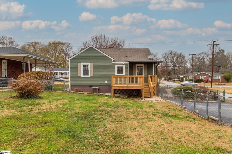 Property image 5 at 808 E Lee Road, Taylors, SC 29687