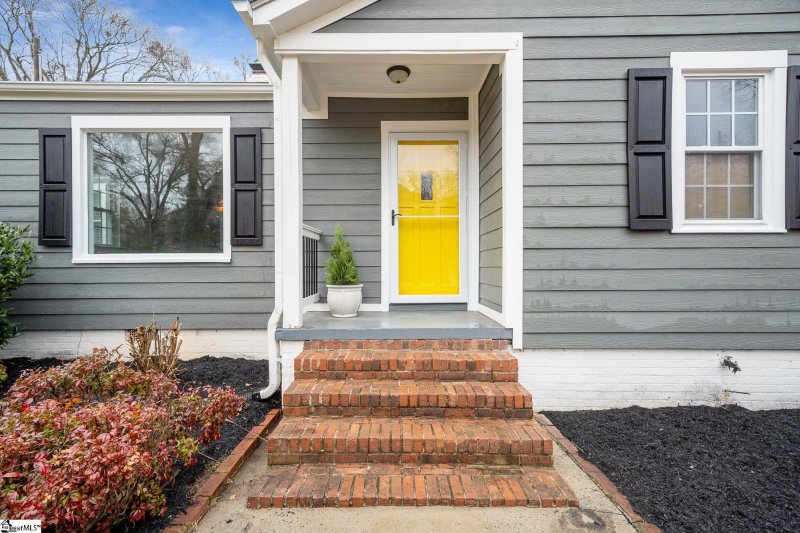 Property image 3 at 140 Batesview Drive, Greenville, SC 29607