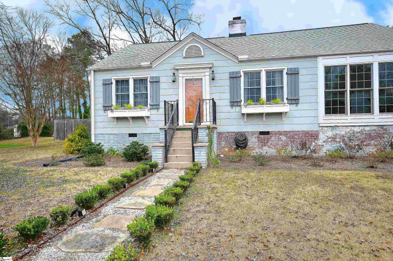 Property image 2 at 607 S B Street, Easley, SC 29640