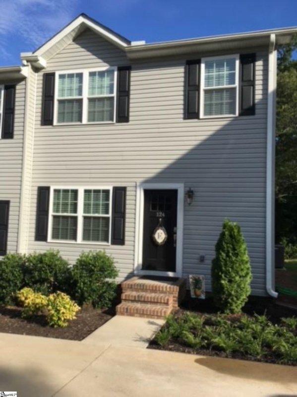 Property image 2 at 124 Village Court, Greer, SC 29651