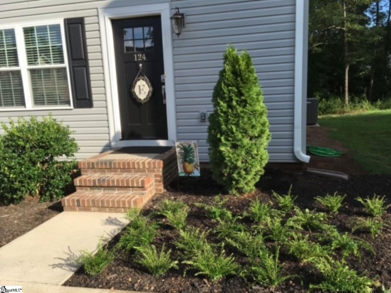 Property image 3 at 124 Village Court, Greer, SC 29651