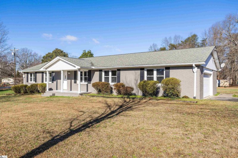 Property image 2 at 101 Woodward Way, Easley, SC 29640