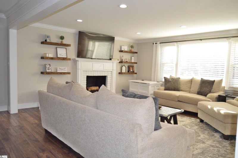 Property image 2 at 25 Dera Street, Greenville, SC 29615