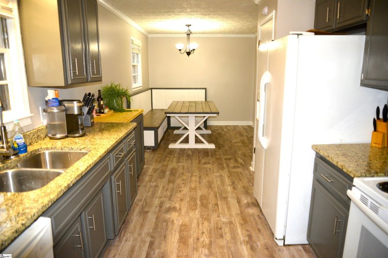 Property image 3 at 102 Chestnut Drive, Easley, SC 29642