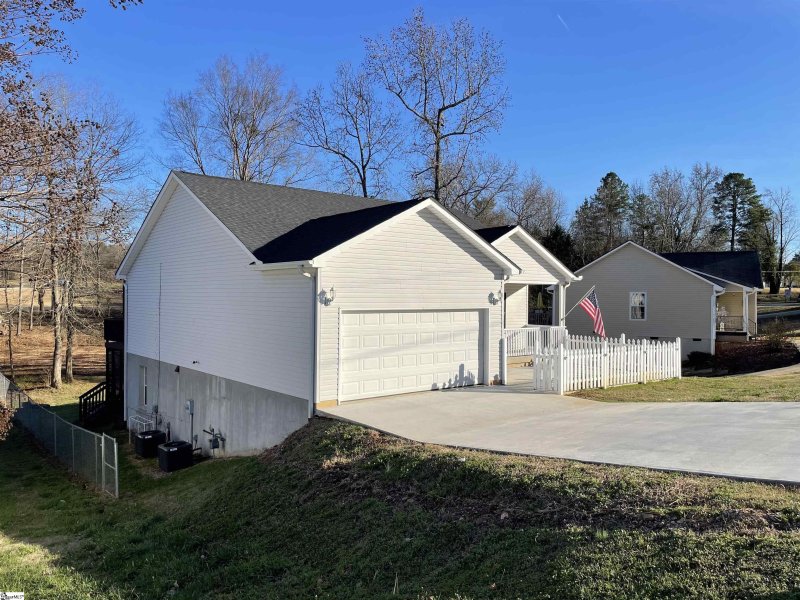 Property image 3 at 298 N Orchard Drive, Taylors, SC 29687