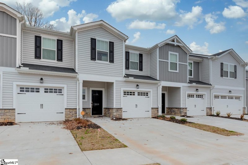 Property image 2 at 305 Windsinger Lane, Greer, SC 29650-1172