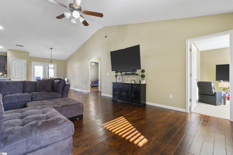 Property image 4 at 123 Autumn Hill Road, Greer, SC 29651