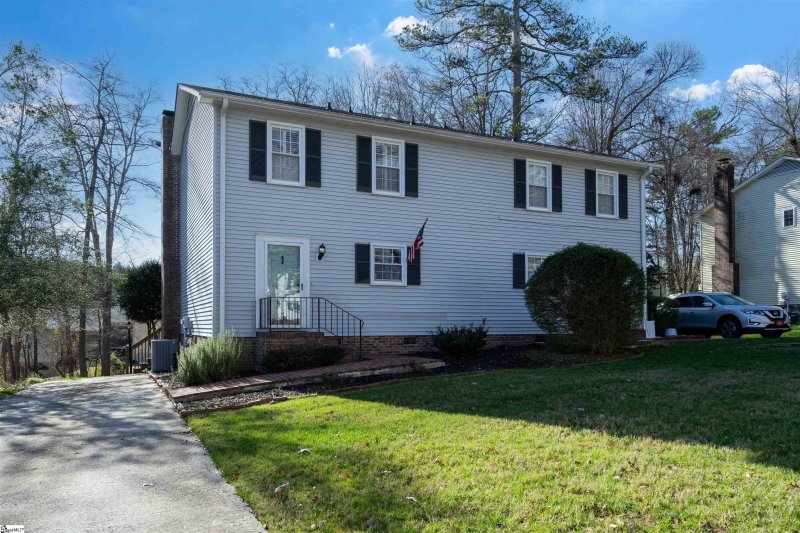 Property image 2 at 114 Village Court, Greer, SC 29651