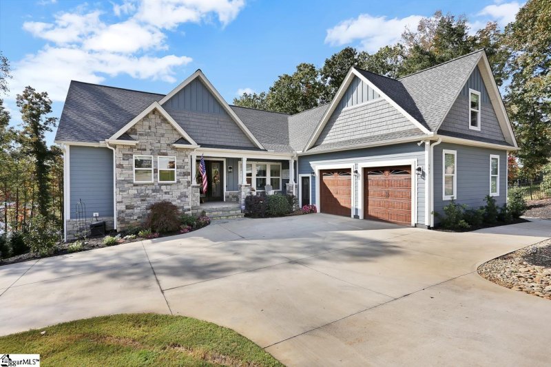 Property image 2 at 543 Deep Water Court, Inman, SC 29349